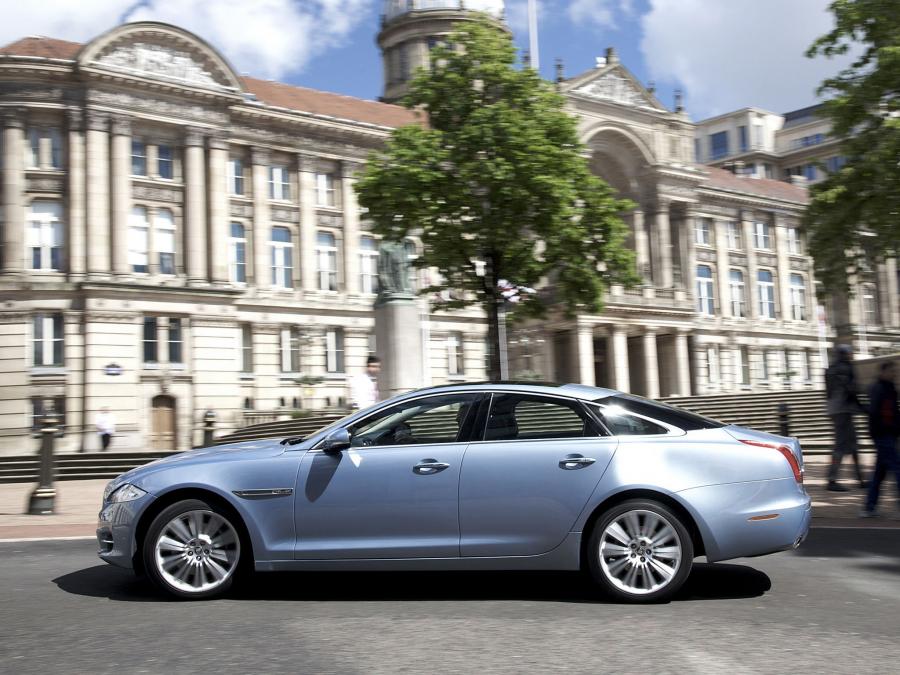  Jaguar XJ 2009 года  (UK) (фото 10 из 30)